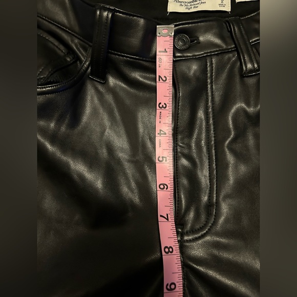 Abercrombie & Fitch Faux Leather 90s Relaxed Cargo Pants - Picture 9 of 9